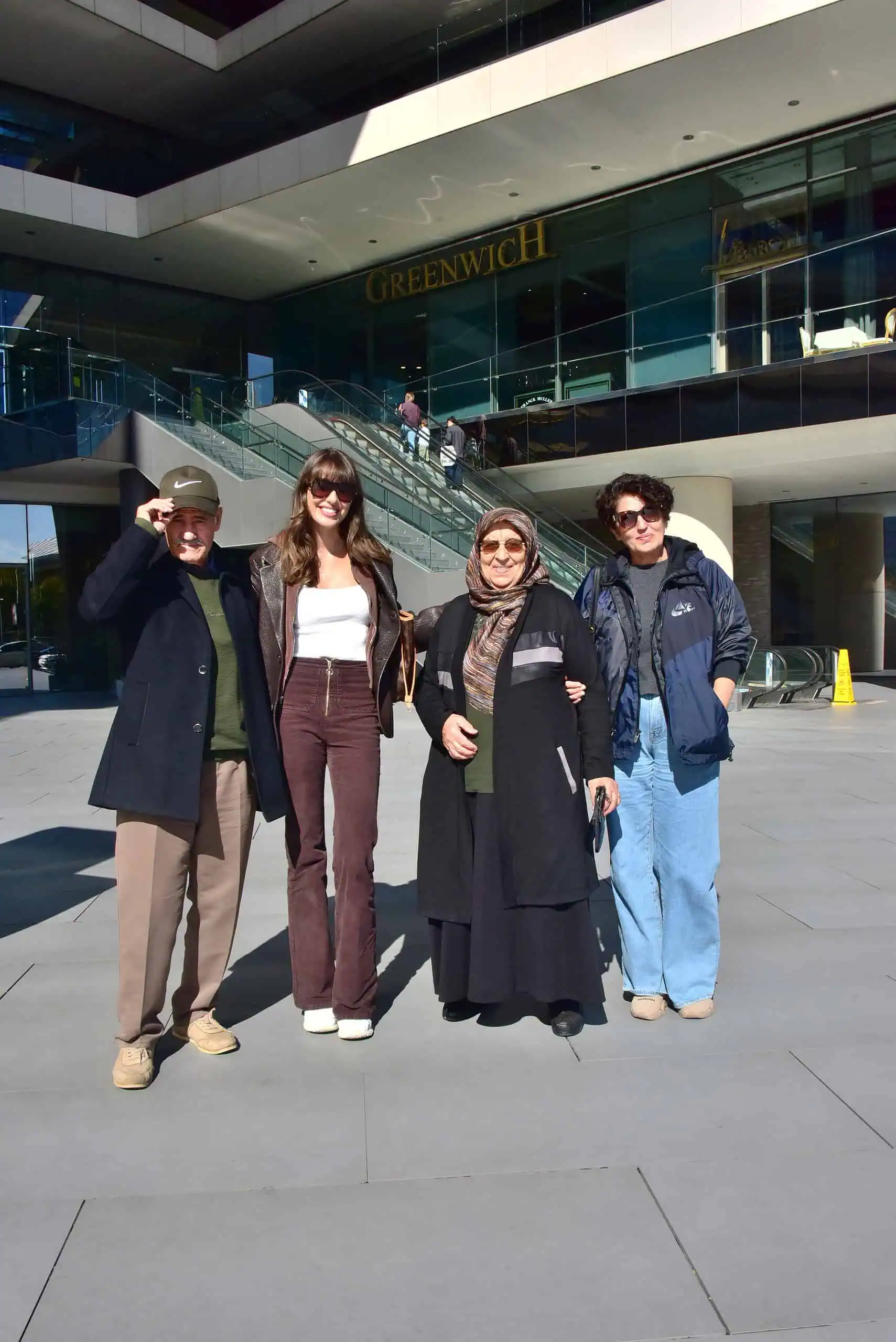 Güzel Oyuncu Dilan Deniz Çiçek'in Aile Turu!