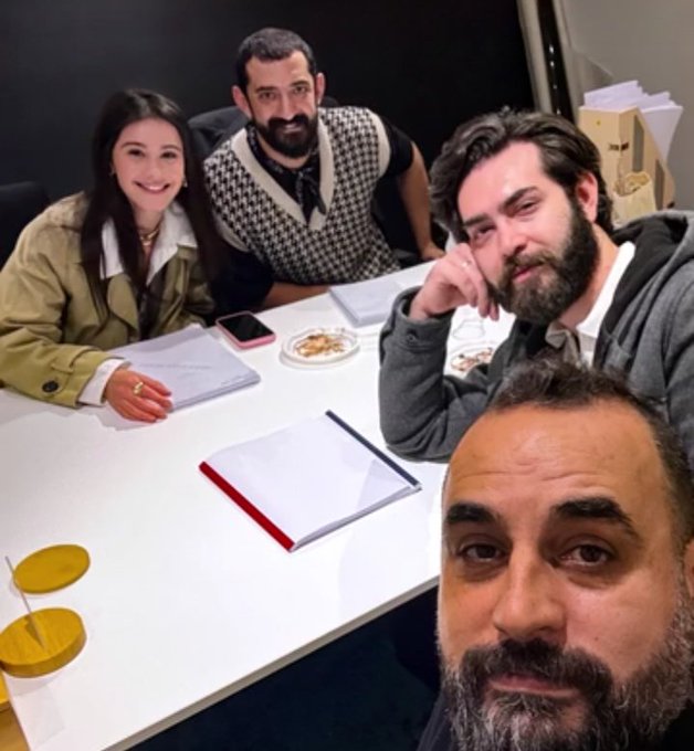 “Sevdiğim Sensin” Den İlk Kare Barış Baktaş Ve Helin Kandemir Okuma Provasında