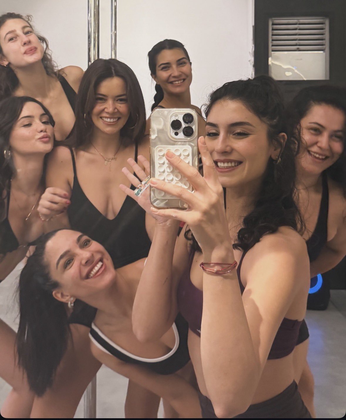 Tuba Büyüküstün Ve Seray Kaya “Sultana” Filminde Buluştu! Çekimler Başladı (2)