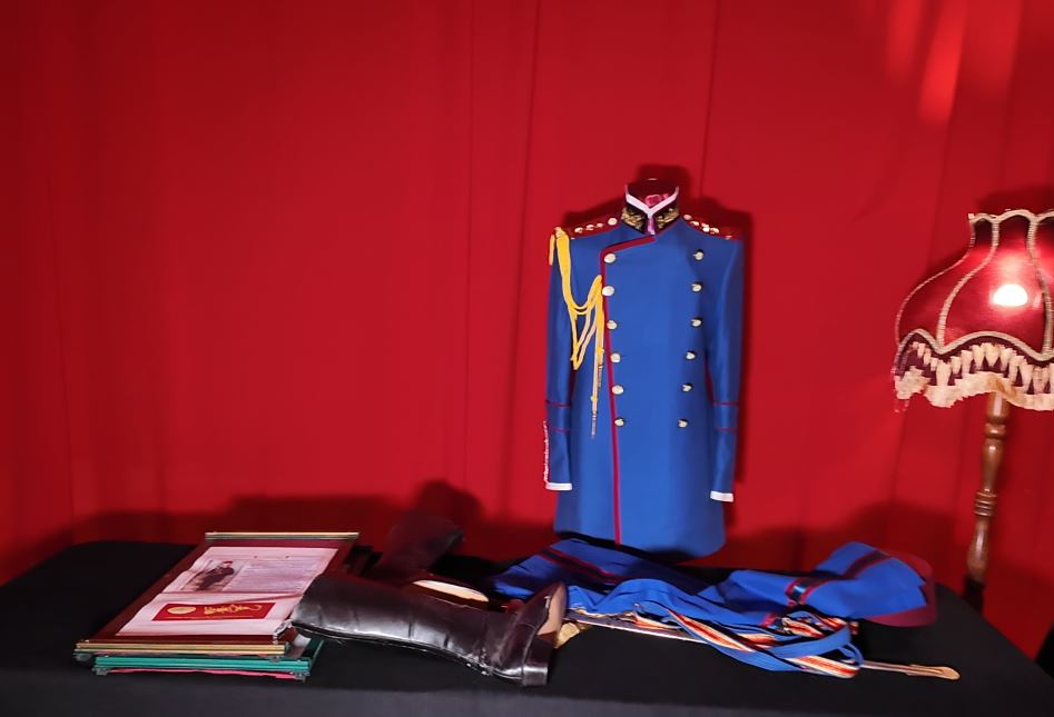 Tuğba Özay’dan Duygusal Anlar “Atamızın Kıyafetleri” Sergisi Ziyarete Açıldı (1)