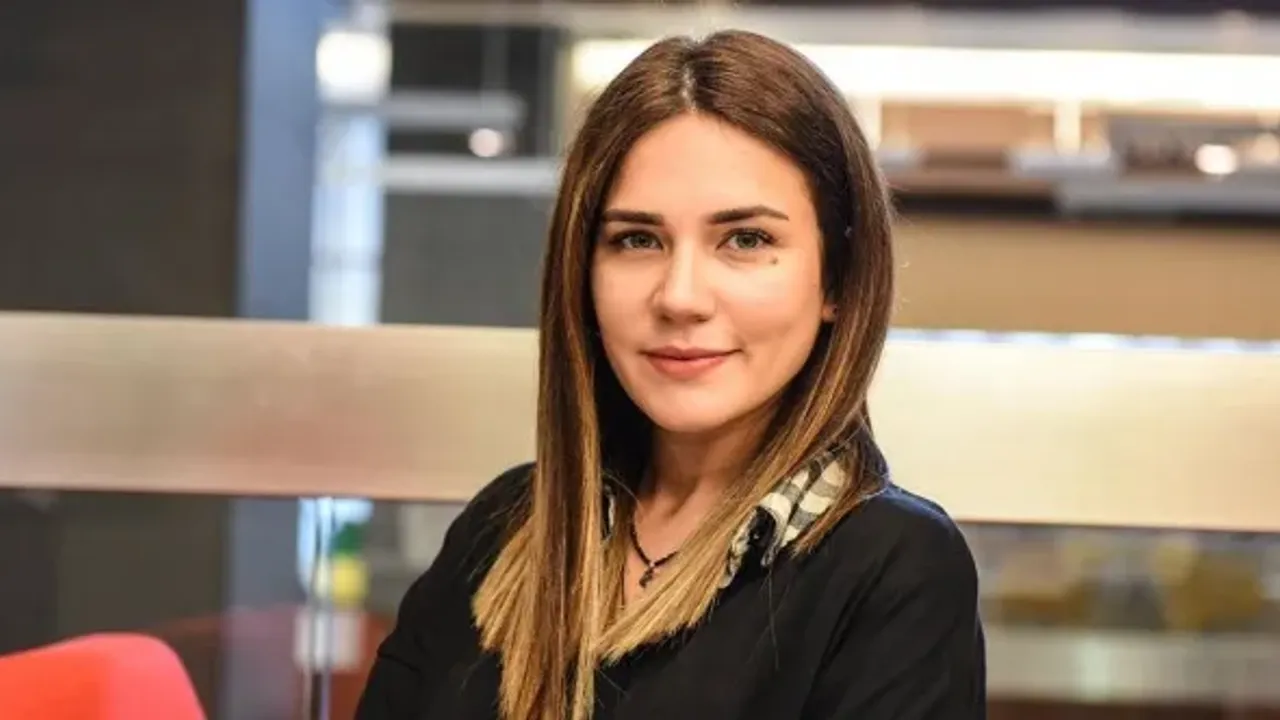 Buse Varol’un 50 Bin Tl’lik Toynak Ayakkabısı Gündem Oldu (1)