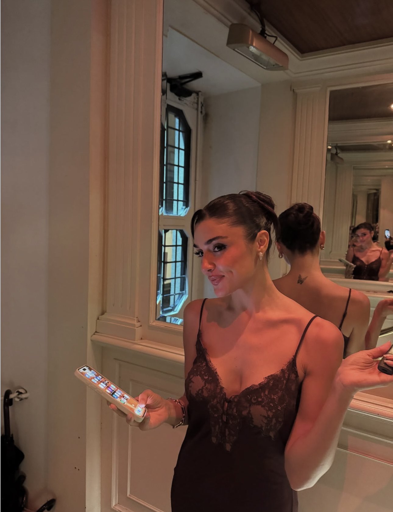 Dizisi Final Kararı Alan Hande Erçel'den Yeni Pozlar (2)