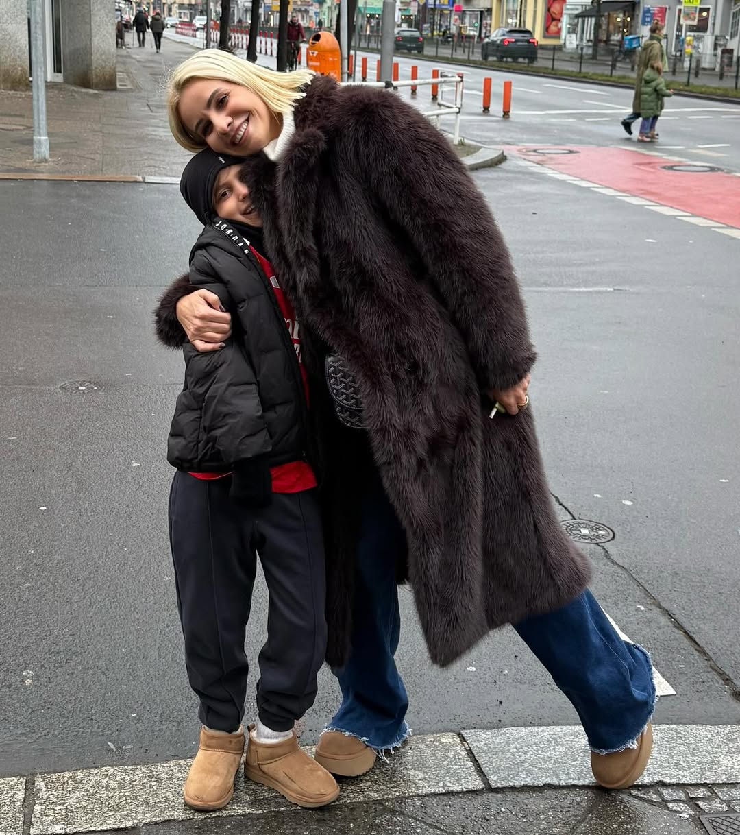 Esra Erol Çoluğu Çocuğu Toplayıp Almanya'ya Gitti! (5)