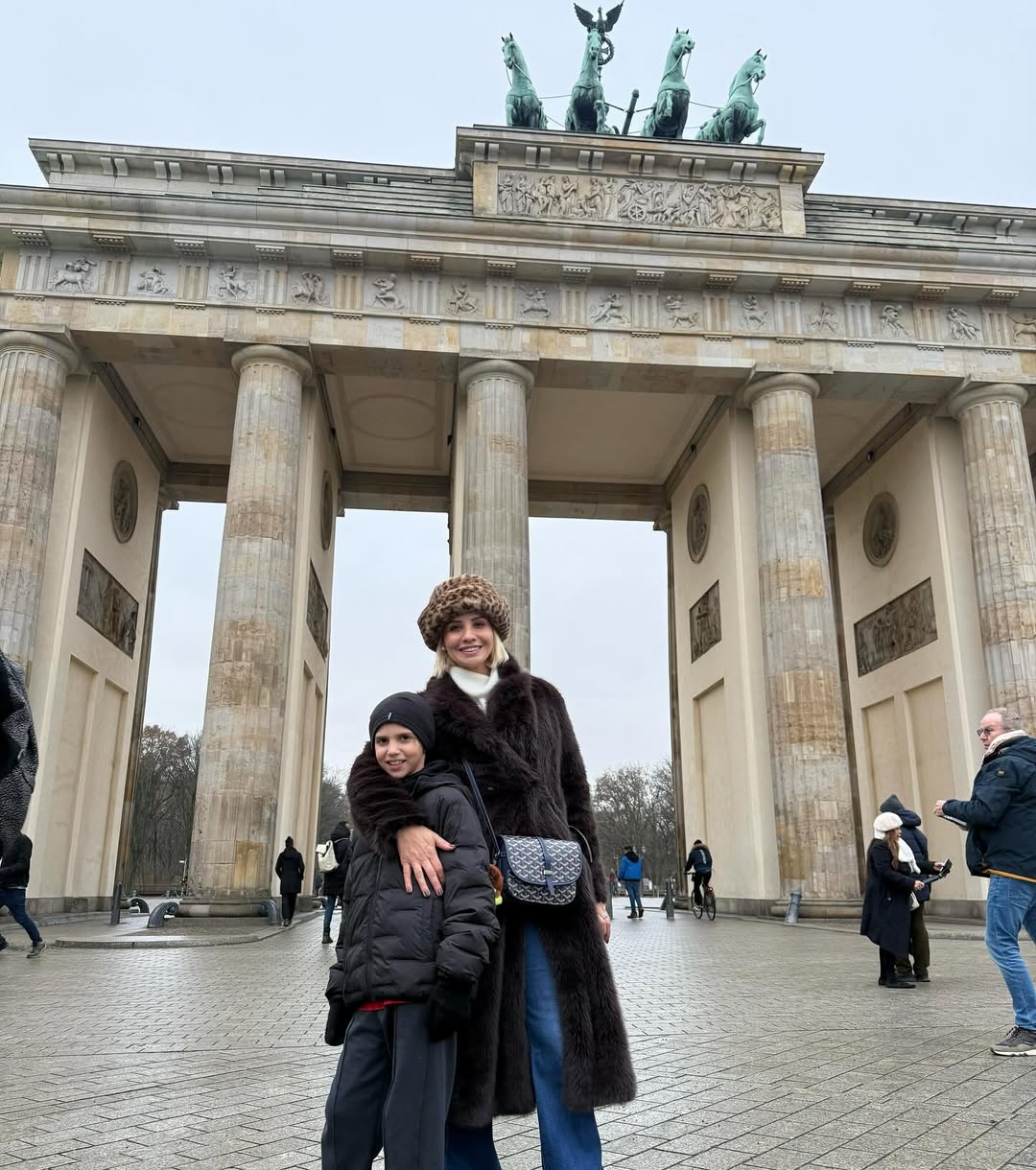 Esra Erol Çoluğu Çocuğu Toplayıp Almanya'ya Gitti! (6)