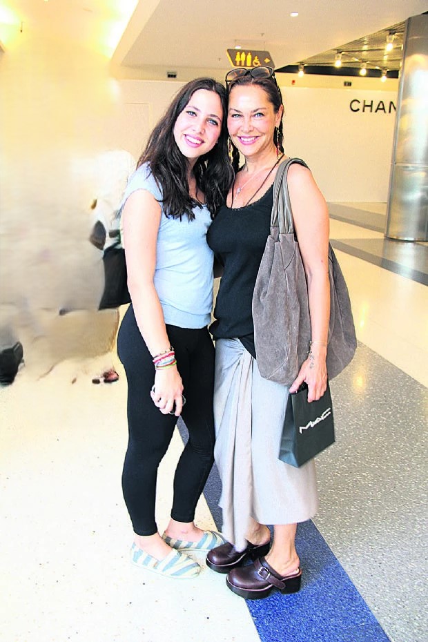 Hülya Avlar Ve Kızı