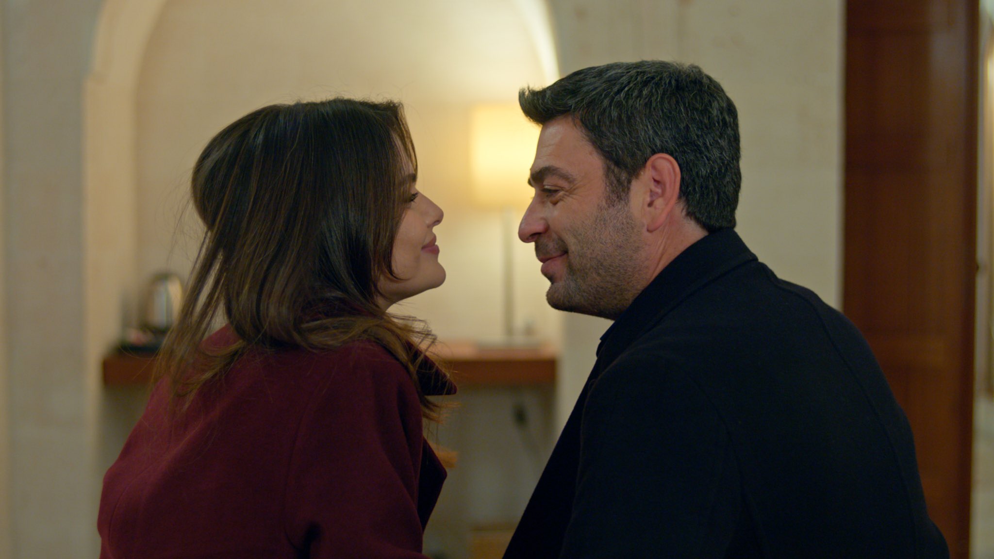 Uzak Şehir’de Geceye Damga Vuracak Sahne! Cihan Ve Alya Aynı Odada (3)