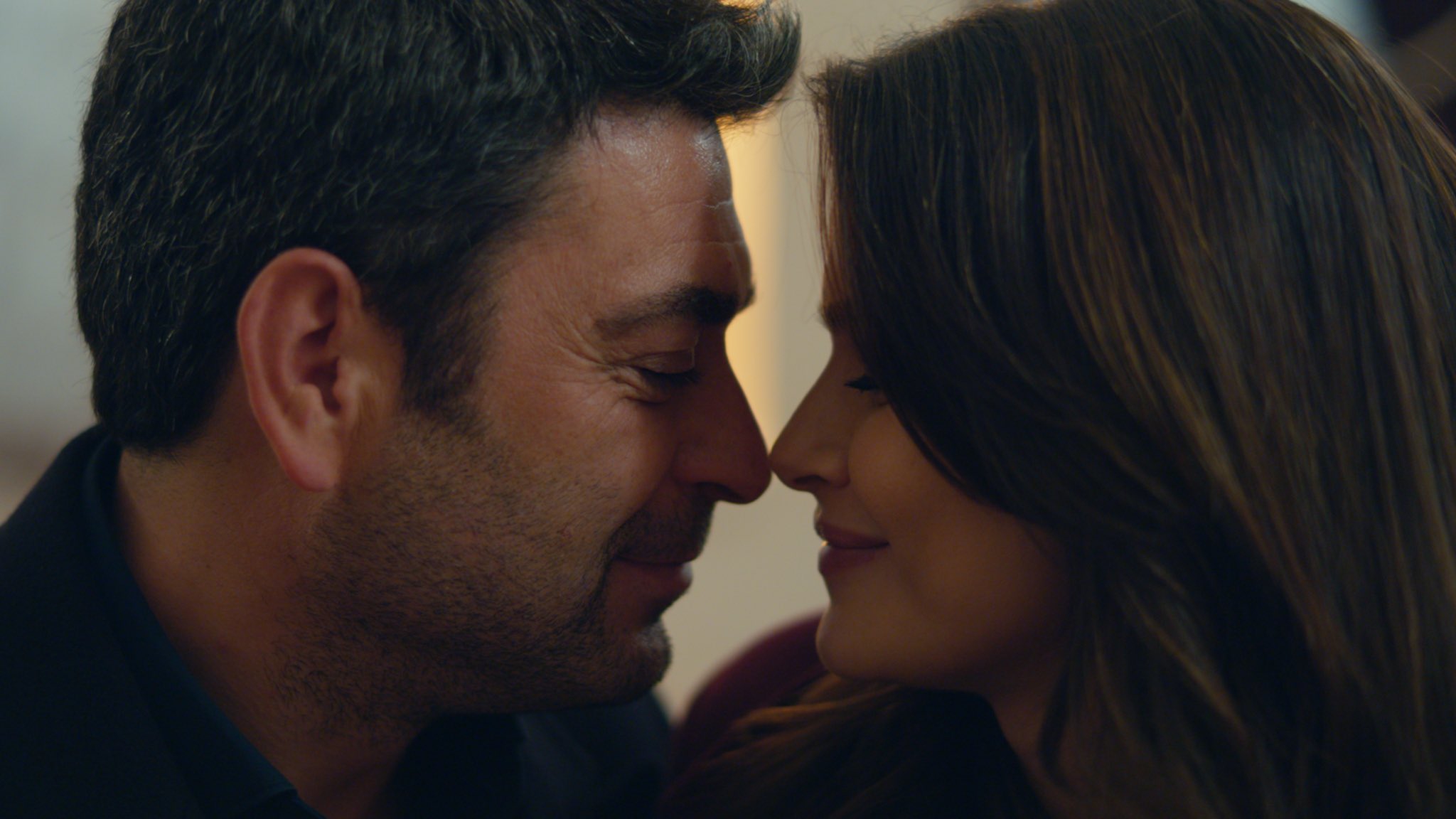 Uzak Şehir’de Geceye Damga Vuracak Sahne! Cihan Ve Alya Aynı Odada (4)-1