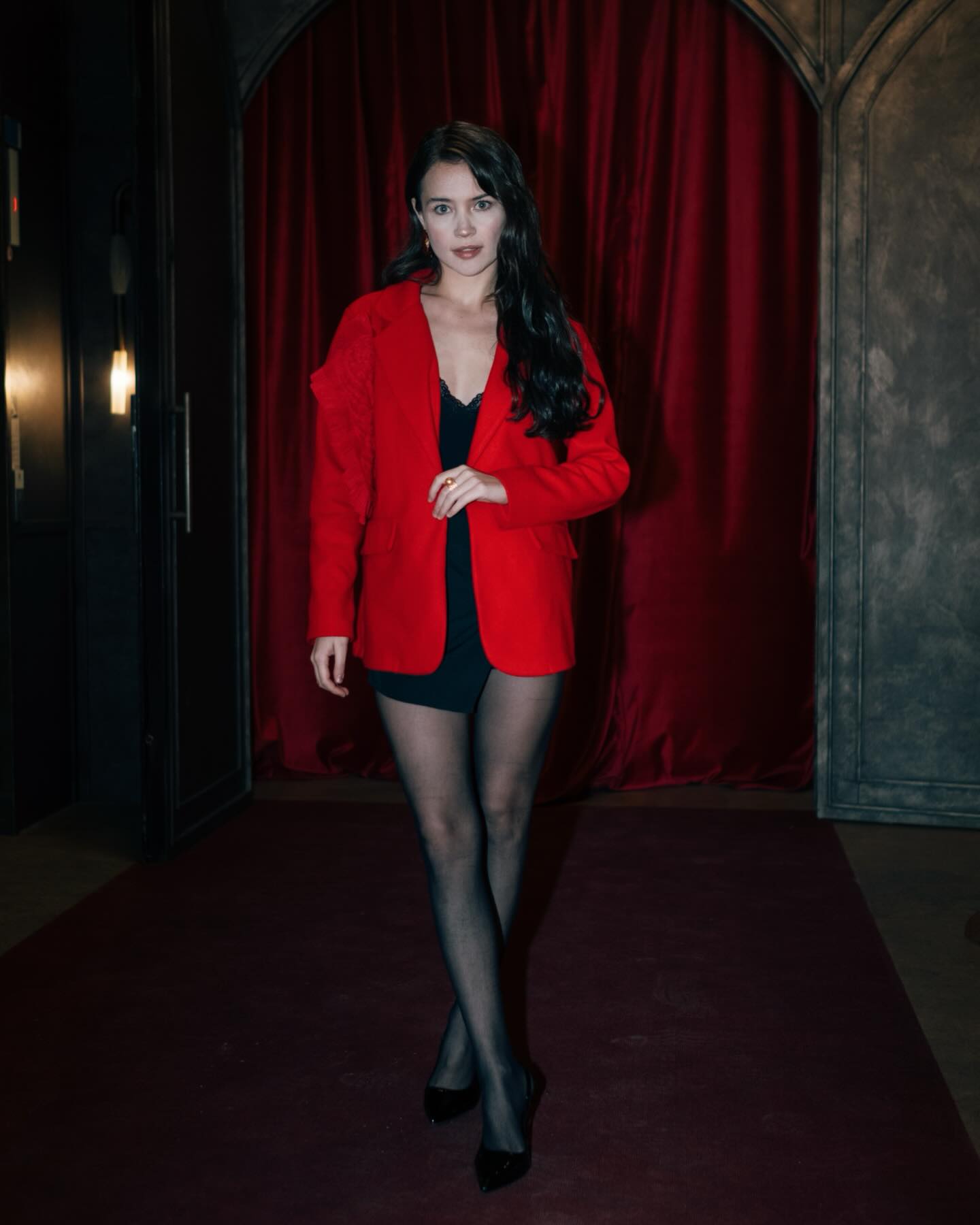 Yağmur Yüksel Kırmızı Elbise (2)