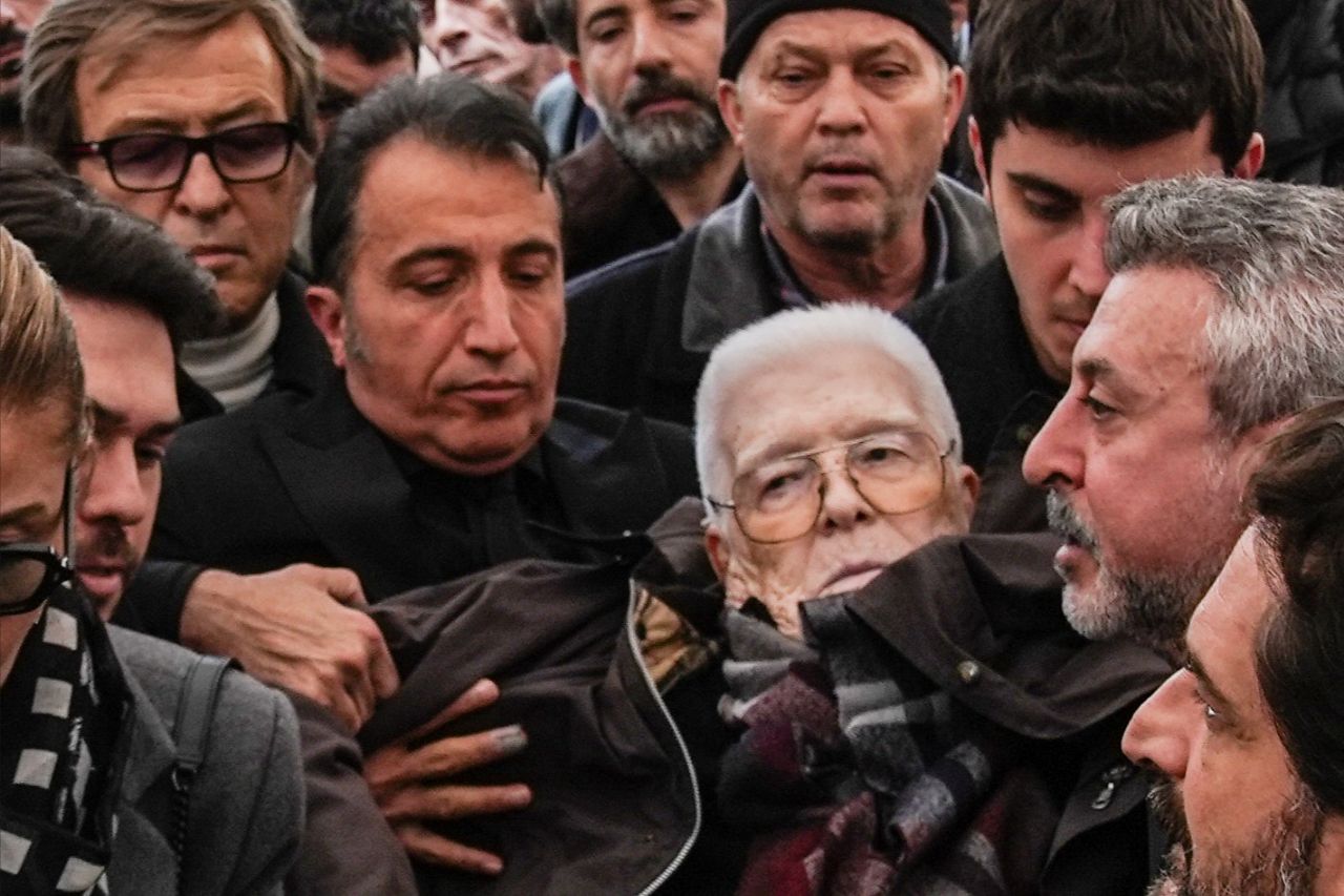 Haldun Dormen'in Cenaze Töreninde Fenalaşmıştı! İzzet Günay’dan Sağlık Durumuyla İlgili Açıklama (2).Jfif