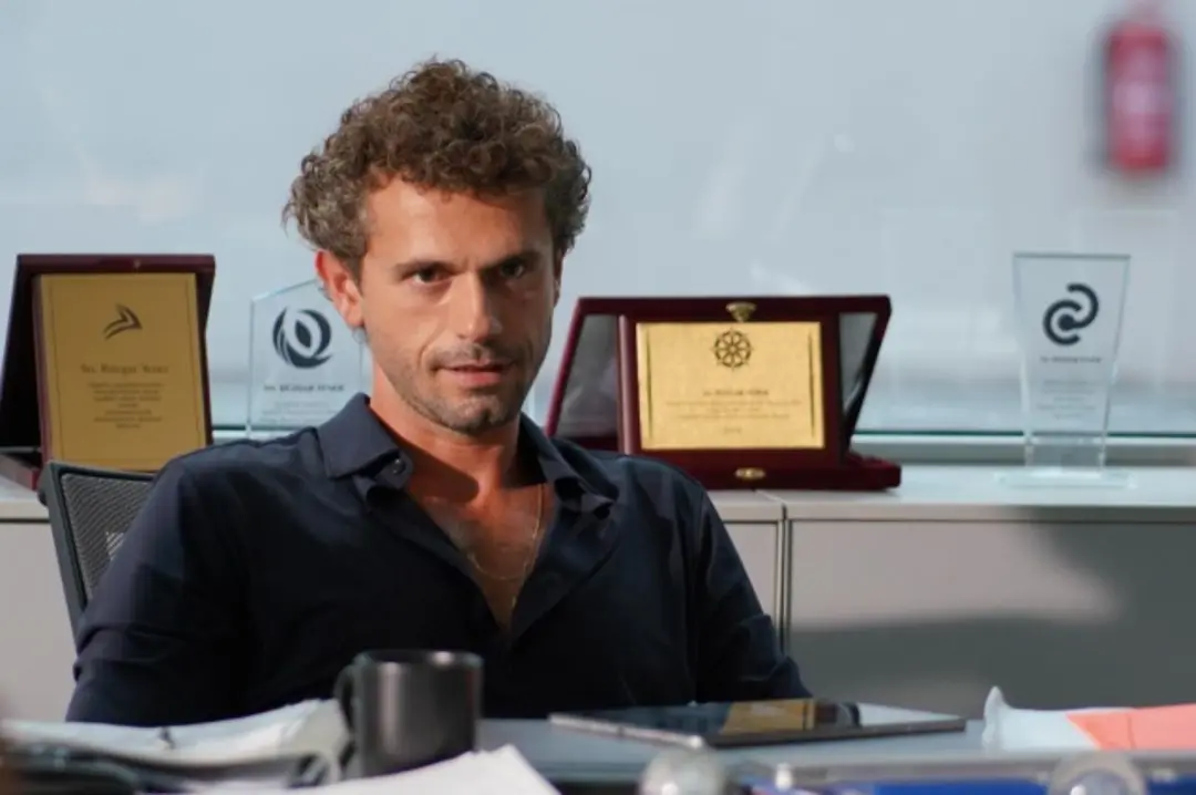 Herkes Kızılcık Şerbeti’ni Beklerken Yiğit Kirazcı Now Dizisine İmza Attı-1