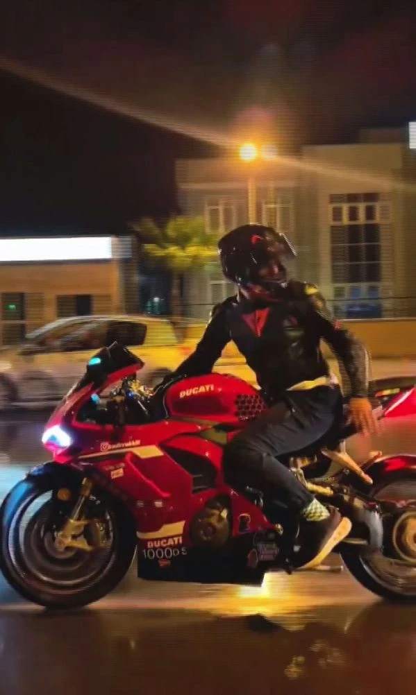 Sosyal Medya Fenomeni Kadir Akbulut Kazada Hayatını Kaybetti Kaskını Sevgilisine Vermişti-1