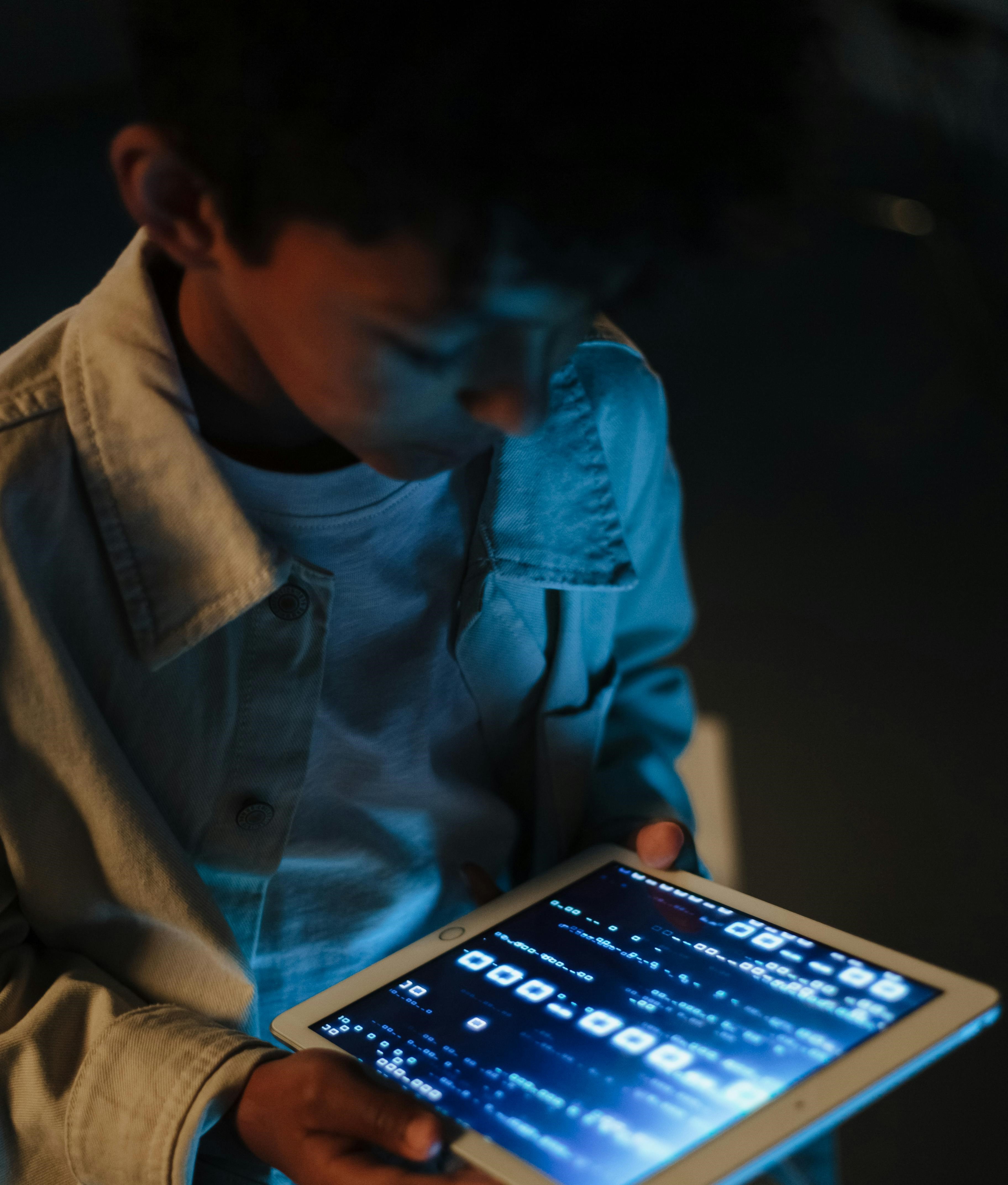 15 Yaş Altına Sosyal Medya Kilidi! Ebeveyn İzni Bile Yetmeyecek (1)