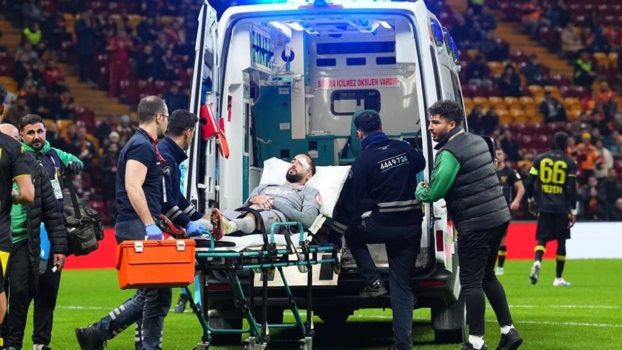 Galatasaray–İstanbulspor Maçında Korkutan An Ambulans Sahaya Girdi-2