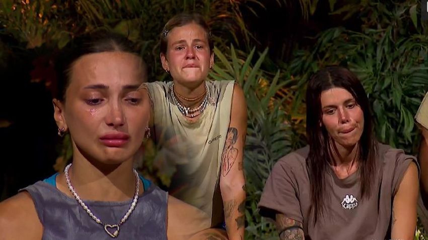 Survivor'da Gerilimli Gece! Nagihan Karadere Diskalifiye Mi Oldu (1)