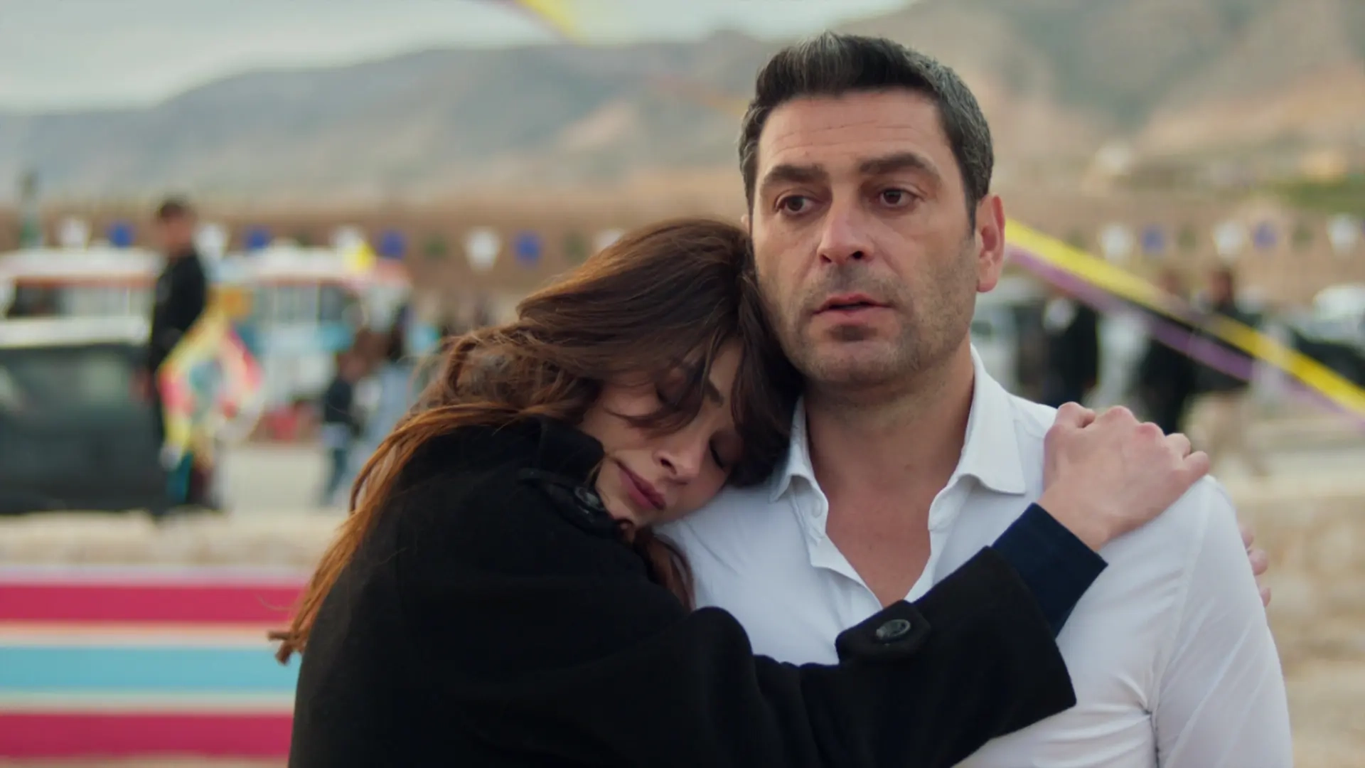 Uzak Şehir 51. Bölümde Yüzük Krizi Evlilik Teklifi Mi Geliyor (3)