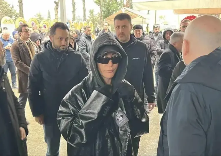 Erol Köse Son Yolculuğuna Uğurlandı! Köse’nin Cenazesinde Az Sayıda İsim Katıldı-1