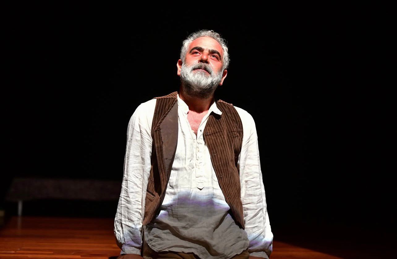 Kadıköy’de Tiyatro Şöleni! Yurdaer Okur’dan Unutulmaz Gösteri (1)