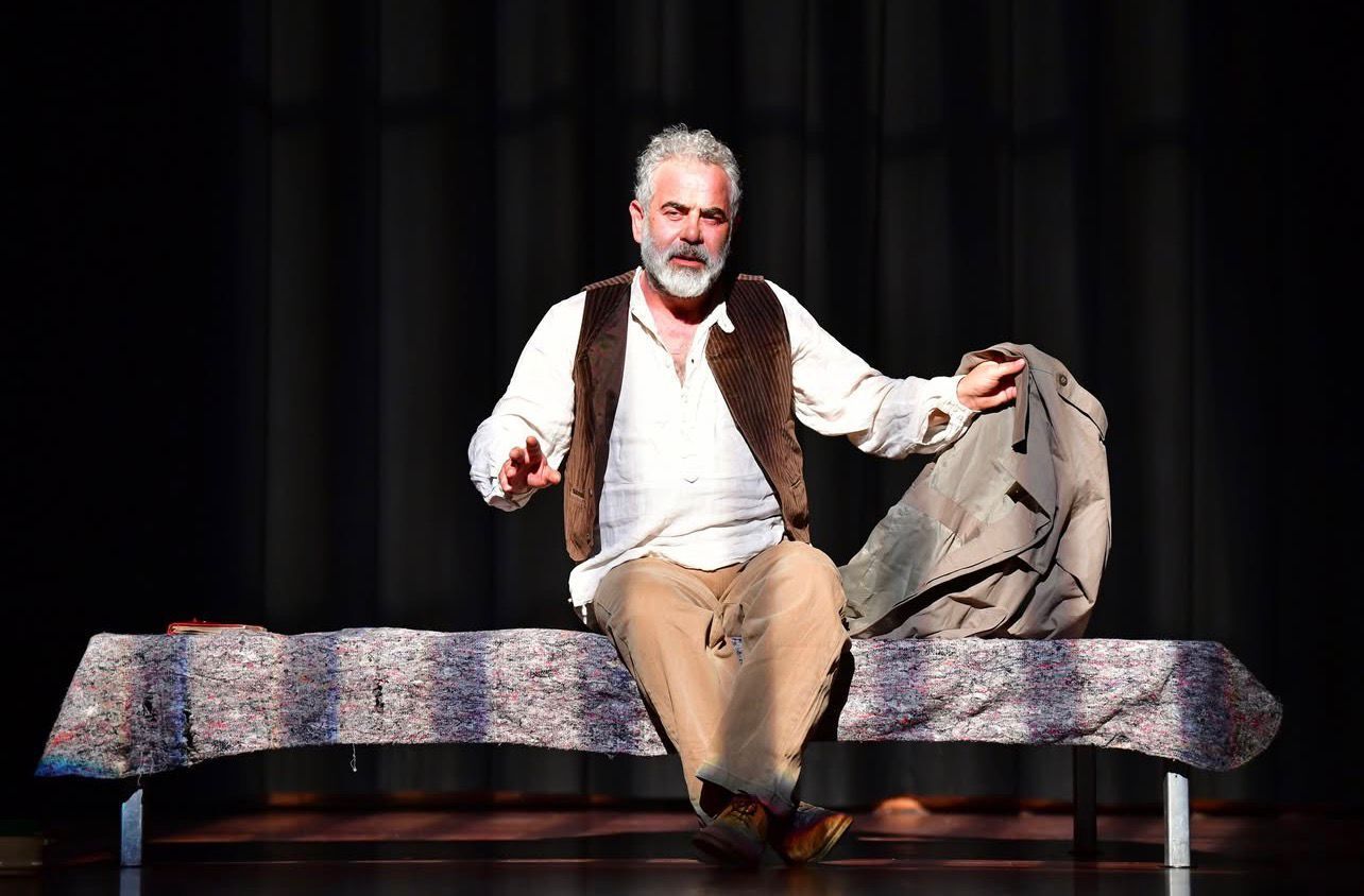 Kadıköy’de Tiyatro Şöleni! Yurdaer Okur’dan Unutulmaz Gösteri (3)