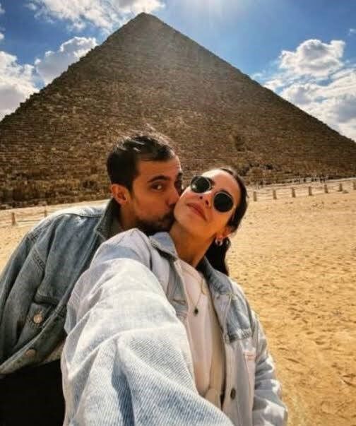 Ünlü Oyuncudan Piramitlerin Gölgesinde Evlenme Teklifi! (1)