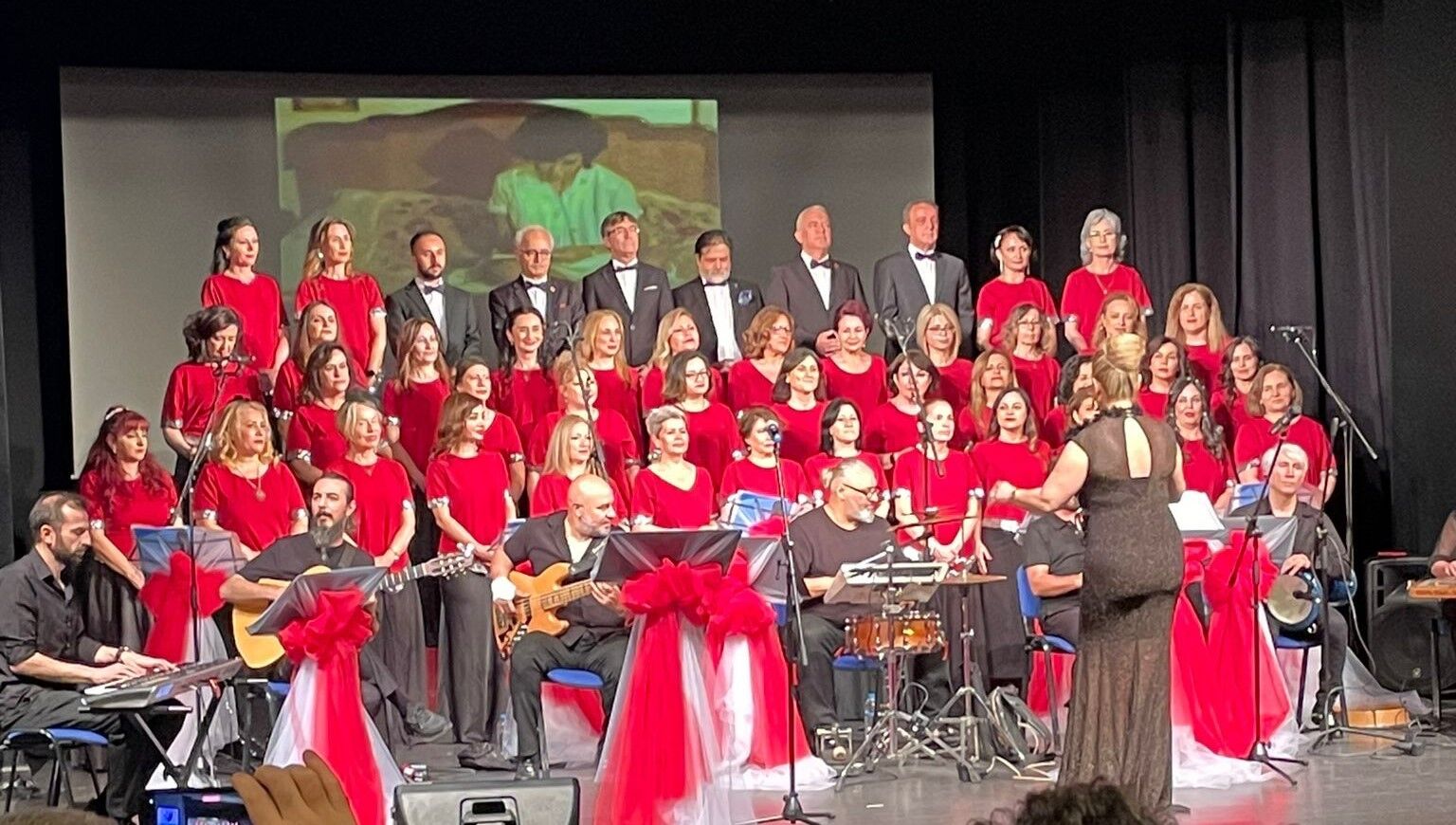 Beşiktaş’ta Öğretmenlerden Unutulmaz Konser: Yeşilçam Şarkılarıyla Zamanda Yolculuk