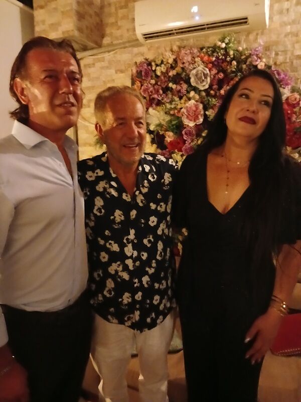 Arif Susam'dan Bodrum'da Nostalji Rüzgarı! Sevenleri Şarkılara Eşlik Etti (1)