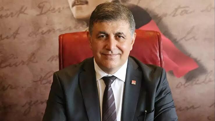 Cemil Tugay Kimdir, Kaç Yaşında ve Aslen Nereli? Dr. Cemil Tugay’ın Siyasi Kariyeri ve Mesleği