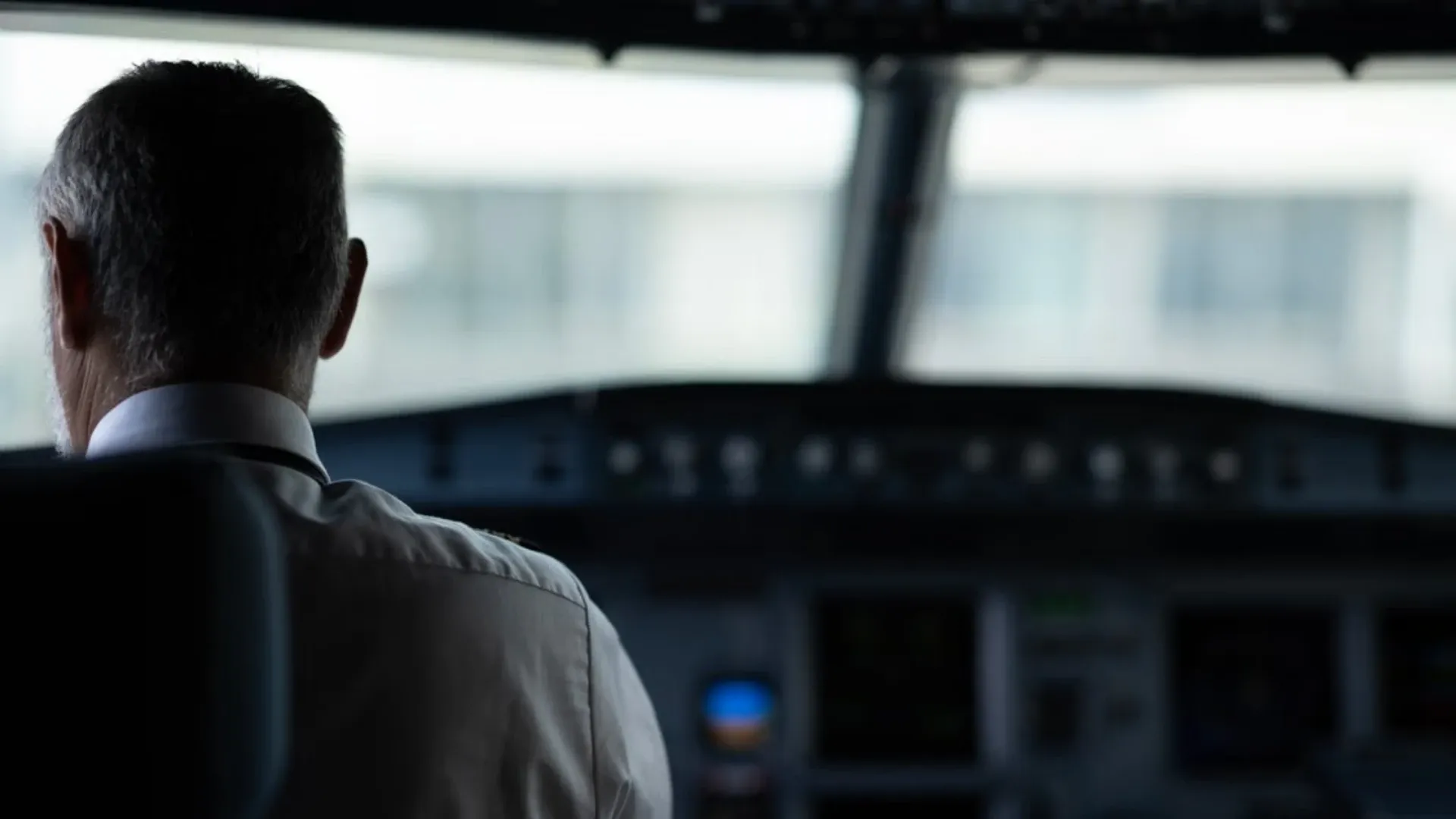 Uçuş Güvenliğinin En İlginç Kuralı: Pilotlar Neden Aynı Yemeği Yemez, Ne Yerler?