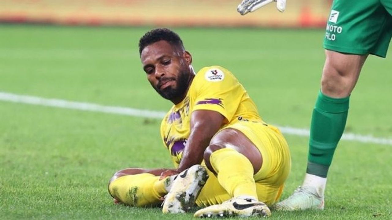 Eyüpspor’dan Luccas Claro’ya Üzücü Haber: Bağları Yırtıldı, Kırık ve Yarı Çıkık Tespit Edildi