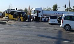 Mardin’de akaryakıt tankeri ile minibüs çarpıştı: 1 yaralı