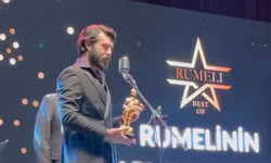 Barış Baktaş’a “En İyi Yükselen Yıldız” Ödülü! Ödülünü Yeni Doğan Oğlu Adına Aldı