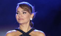 Derya Bedavacı “Ben Cumhuriyet Kadınıyım, Atatürk’ün Açtığı Yolda Şarkı Söylüyorum”