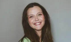 İrem Helvacıoğlu’ndan minik kızı Sora ile mutluluk pozları