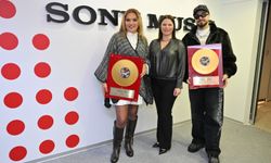 Sefo ve Demet Akalın’a “Yerinde Dur” Başarısı İçin Diamond Plak