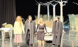 Tiyatro Pera’dan Çehov Yorumu: “Martı” Prömiyeri İzleyiciden Tam Not Aldı