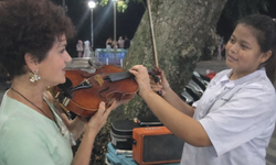 Sokak müzisyeni şaşkına döndü! Canan Anderson kemanı eline alınca olanlar oldu