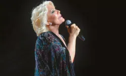 Yunanistan’ın Efsane Sesi Marinella Hayatını Kaybetti