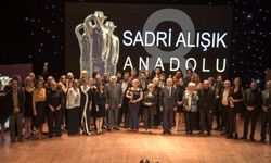 8. Sadri Alışık Anadolu Tiyatro Oyuncu Ödülleri Dağıtıldı