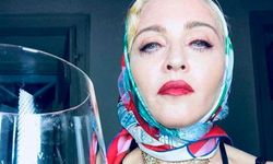 Madonna Eşarp Taktı!