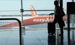 İngi̇li̇z Havayolu Şi̇rketi̇ Easyjet, Tel Avi̇v Uçuşlarını 6 Ay Erteledi̇