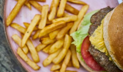 Dışarıda bu yiyecekleri sakın yemeyin!