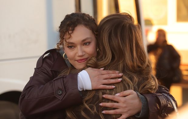 Cennetin Çocukları 21. Bölüm: Ayla Gidiyor, Geride Sırlar Kalıyor