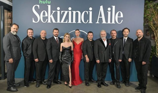 Sekizinci Aile Galasında Hazal Kaya ile Melisa Döngel'in Yer Kapma Yarışı