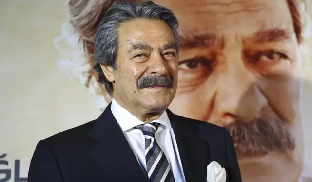 Kadir İnanır'ın Kabri Çiçeklerle Donatıldı! Sevenlerinden Yürek Burkan Sözler