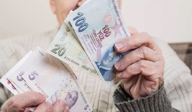 Emekliye Çifte Zam mı Geliyor? Uzman İsim Tarih Verdi