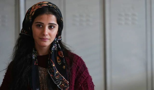 Sevdiğim Sensin Dizisinin Parlayan Yıldızı: Helin Kandemir Kimdir?