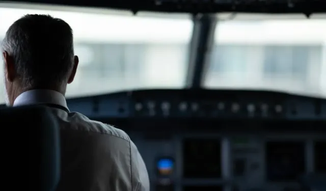 Uçuş Güvenliğinin En İlginç Kuralı: Pilotlar Neden Aynı Yemeği Yemez, Ne Yerler?