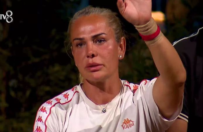 Survivor'da Gerilimli Gece! Nagihan Karadere Diskalifiye mi Oldu?