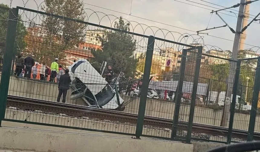 Marmaray'da raylara araç düştü!