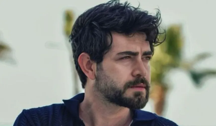 2- Barış Baktaş
Aktör Barış Baktaş, The Netizens Report'un bu yılki Yılın Türk Ünlüsü listesinde 2. sırayı aldı ve dünyanın dört bir yanındaki hayranlarından aldığı milyonlarca oy ile zirveye inanılmaz derecede yaklaştı. Olağanüstü yeteneği ve hızla büyüyen hayran kitlesi onu Türkiye'nin en sevilen yıldızlarından biri olarak sağlam bir şekilde yerleştirdi.

Beğenilen dramalardaki öne çıkan rolleriyle tanınan Barış, güçlü performansları ve doğal karizmasıyla izleyicileri büyüledi. İzleyicilerle derin bir bağ kurma yeteneği, ona yalnızca Türkiye'de değil, uluslararası sınırlarda da hayranlık kazandırdı.