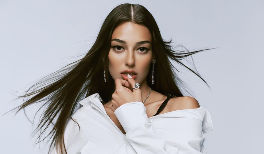 Dilan Çiçek Deniz Sımsıcak Paylaşımıyla Takipçilerini Gülümsetti